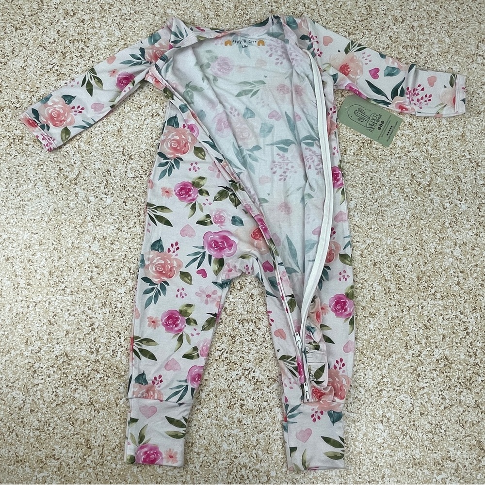 Floral Ruffle/Winter Holiday Train Baby Sleeper Zip-up Pajamas 12-18 Months - Picture 3 of 8